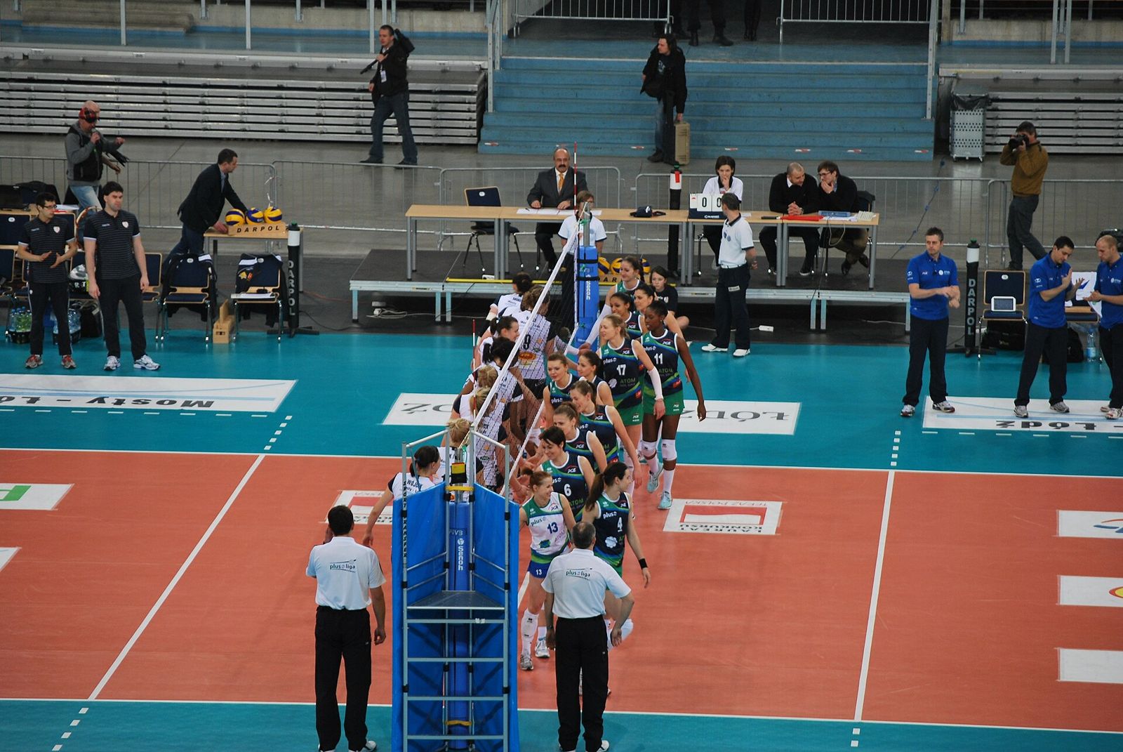 Atlete durante una partita di beach volley