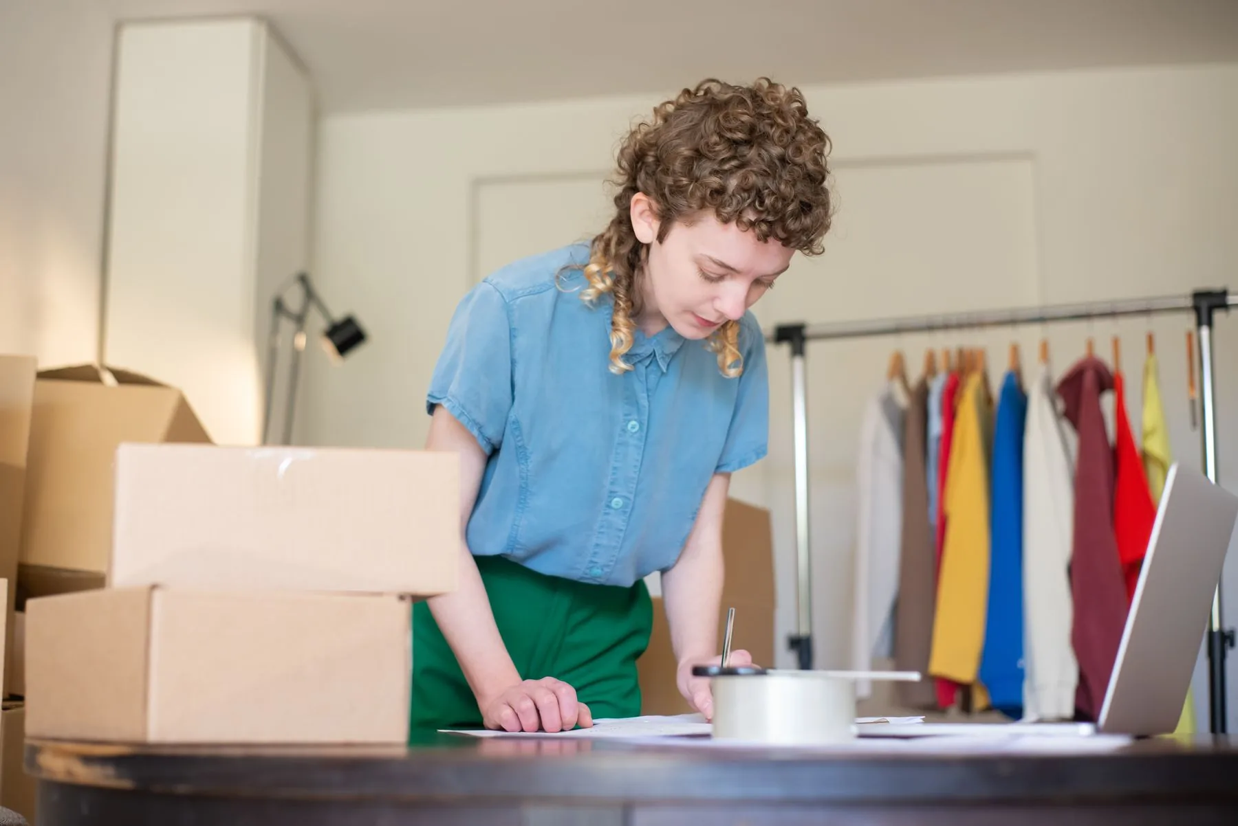 Person preparing a parcel in a clothing store